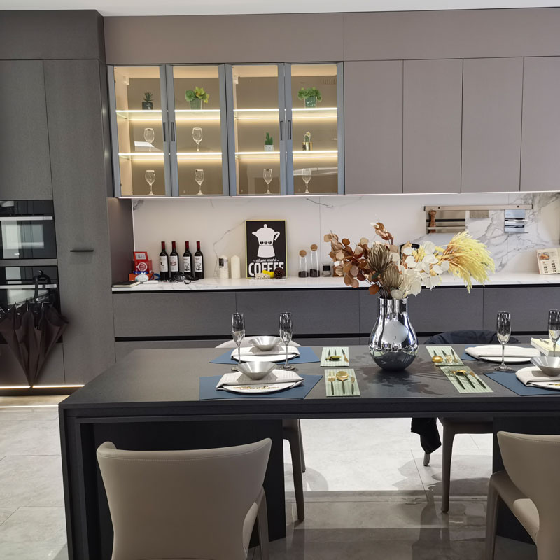 Kaip valgomojo kambario spintelės keičia šiuolaikines namų erdves?